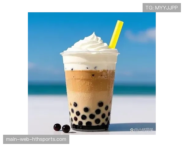 [选手名]晒出的休假照片：脱下队服的他，其实也就是个爱喝奶茶的普通男生小杯